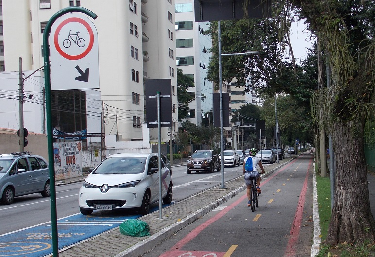 Grau de bike' movimenta periferia com fenômeno da internet